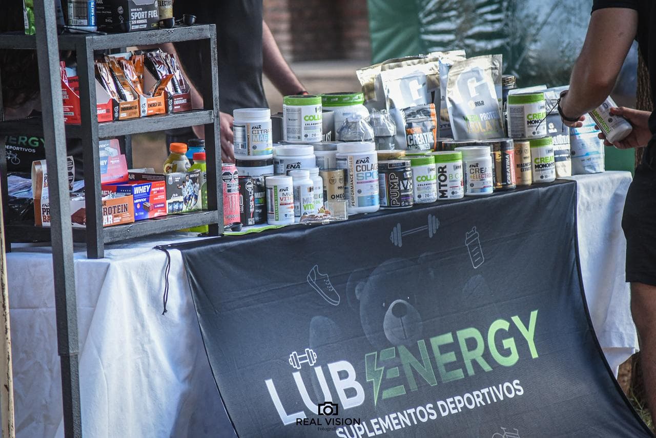 Interior del local LUB ENERGY con productos exhibidos